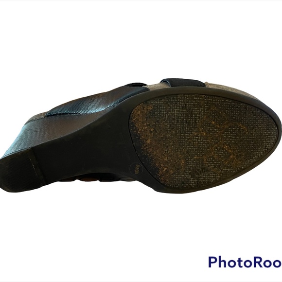 BCBG Sandals (8.5M) - Picture 4 of 6